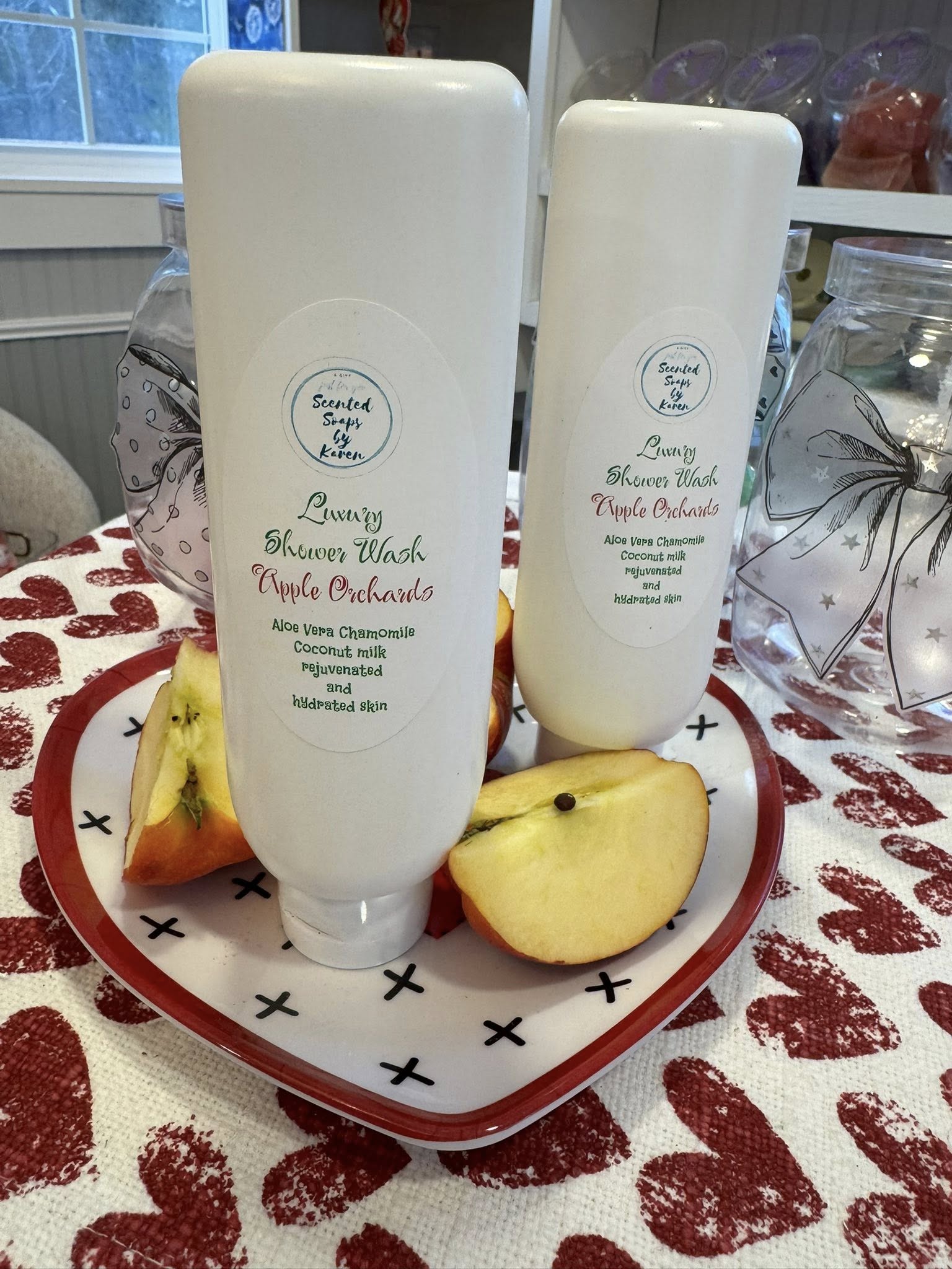Luxury Shower Wash. APPLE ORCHARDS. Coconut milk. Aloe Vera. Rejuvenates and hydrates your skin