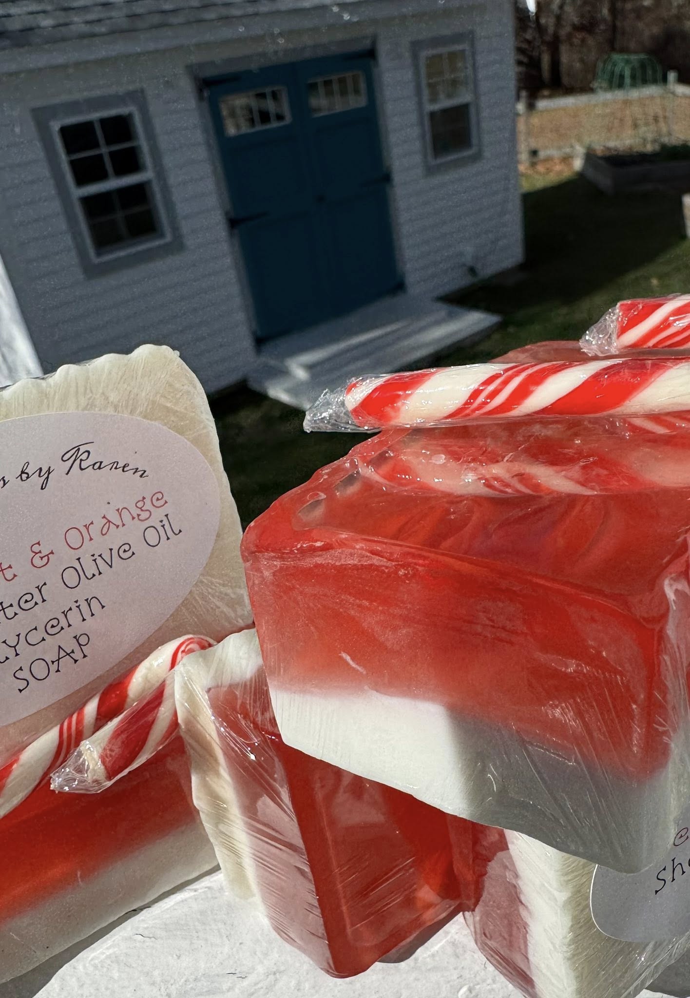 Peppermint and Orange with a splash of Candy Cane Soap. Olive Oil, Glycerin and Shea Butter.
