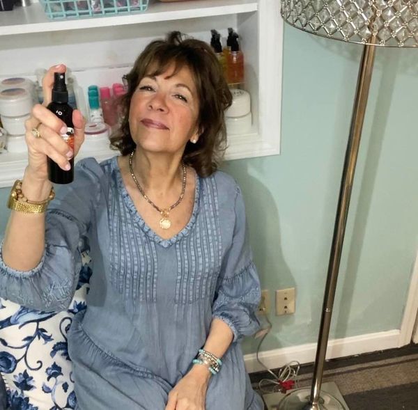Room and Fabric Spray. Citrus, Coconut, Spice.  Natural. My new Neutralizer will remove unwanted odors, Free of: Alcohol, gluten, sulfates, paraben. Cruelty free. Vegan.